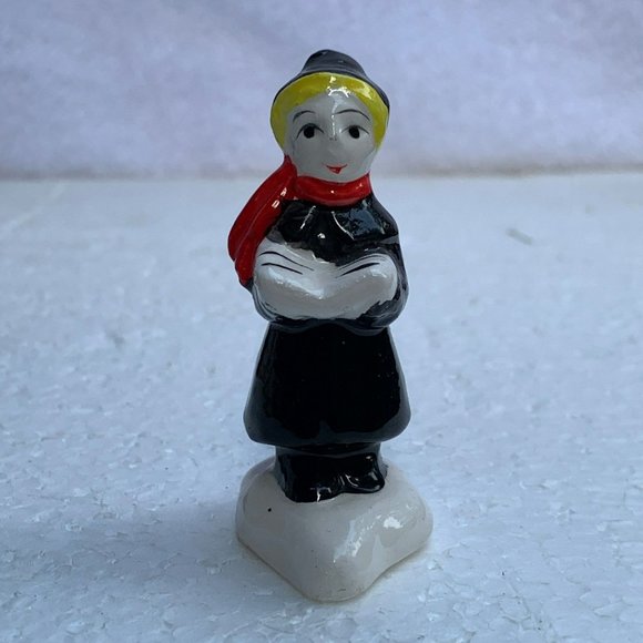 Dept 56 - Carolers - Woman Singing, Loose Figurine - Snow Village From 1979 - Picture 3 of 8